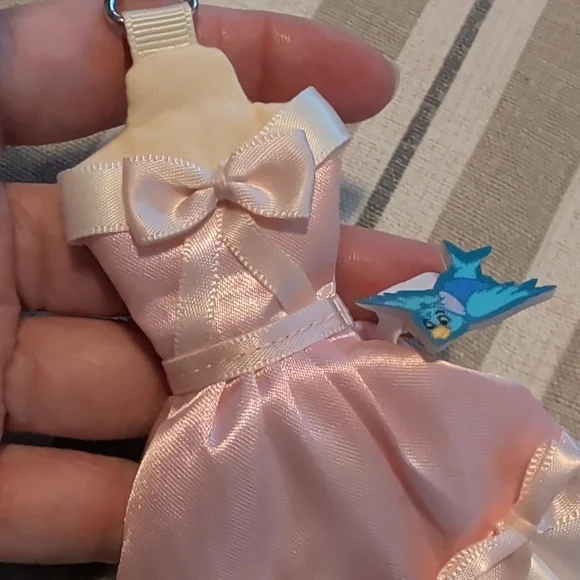 Disney Cinderella Keychain With Measuring Tape - Picture 2 of 9